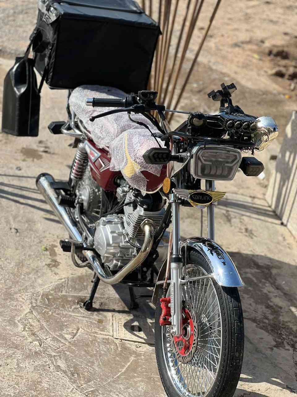 سلام وعليكم للبيع او مراوس دراجه موديل 25   4.  كير الدراجه حلوه وجديده ونضيفه السعر 700 وبي مجال 
مكلف بل نشر مكلف بل نشر 
***********
