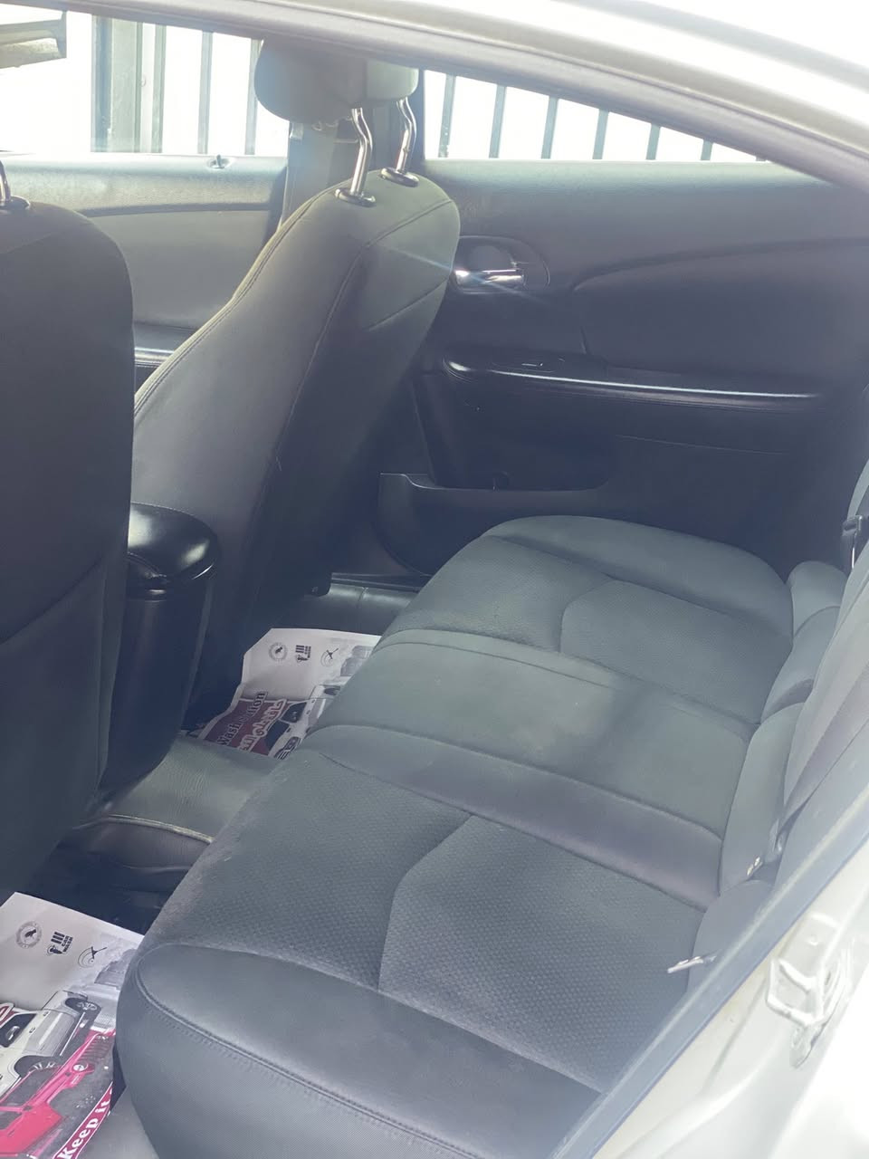 للبيع 
كرايسلر s200. 2011
 مثل ماموضحلكم بالصور. ارقام انبار. والسونار مالتها كدام عينكم. سياره جانيها اني  فقط مال بيت. اروح بيها لدوامي وارجع. الميعرفها خل يسئل عليها ويشوف. وارد أمريكي 
والتوفيق من الله
مكاني المتواجد بيه. الفلوجة 
رقم هاتف ***********
سياره بسمي. تحويل ثانيوم
