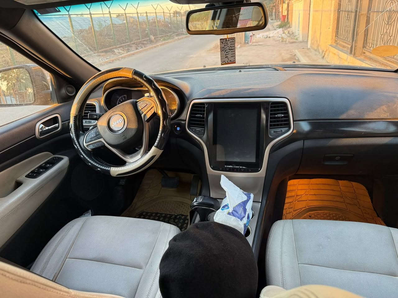 السلام عليكم
جيب للبيع او مراوس موديل 2014 امريكي حادثها جاملغ امامي جهه السايق وصبغ البنيد كلير بسبب جراد بيها بارد بالباب الخلفي اقل الشبر فقط الباقي مكفوله
سياره نظيفه 
محرك 3600 المرغوب 
تحكمات كامله
شفتات ستيرن 
كشنات جلد
تدفئه وتبريد الكشنات 
حساسات وكاميرا خلفيه
منظومه زنون 
وبعد هوايه مواصفات مال لاريدو عدا الفتحه
السياره كير ومحرك وصدر خير من الله 
السعر 180 ورقه  وبيها مجال بسيط للتواصل 
***********
