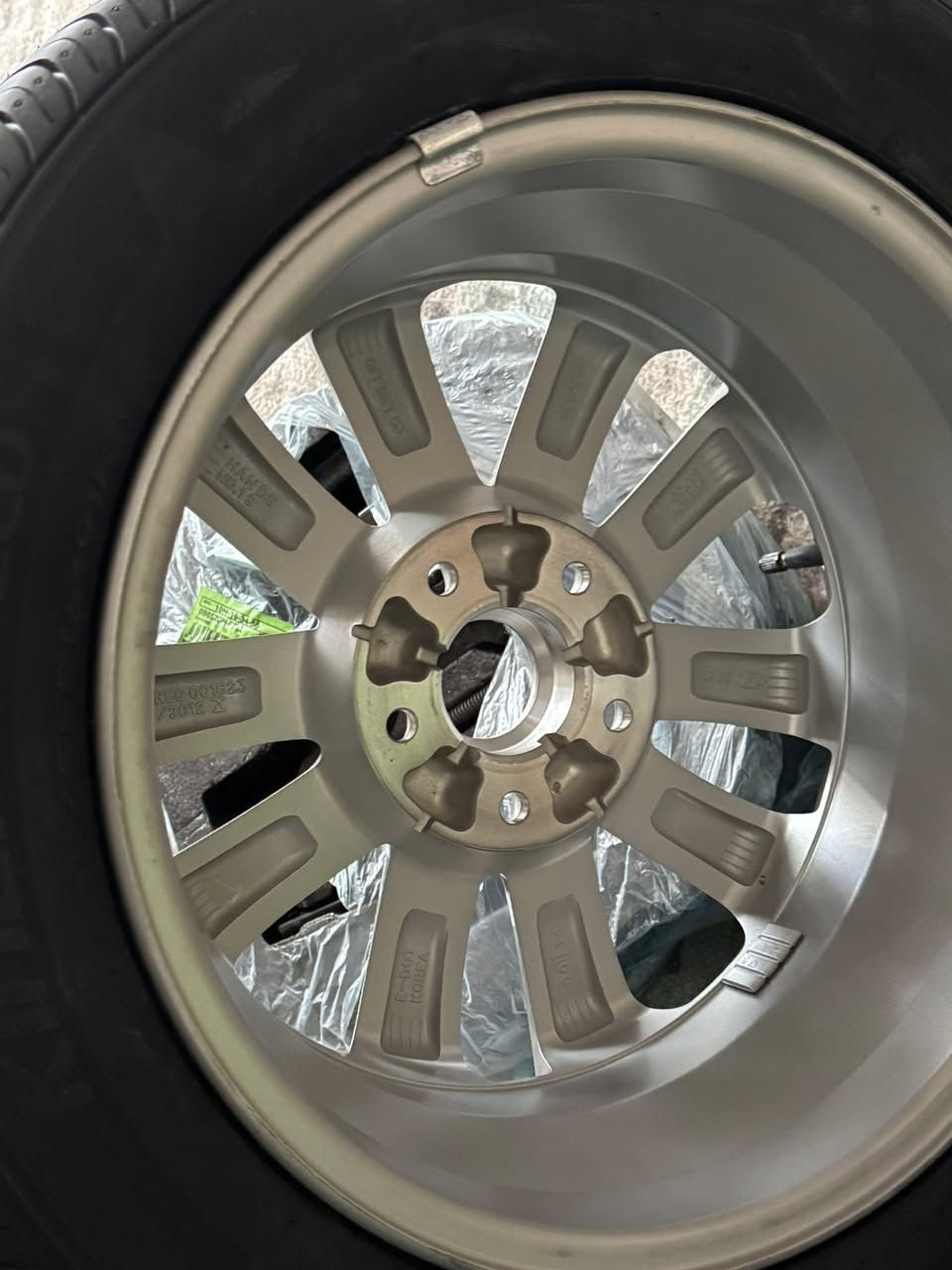 السلام عليكم 
النترا 2016 خليجية 
ماشية 100 ألف كيلو 
السيارة جديدة جداً 
مكفولة كفالة عامة من كل شيء
ملاحظة
 / طخه بسيطة تحت قبق البانزين ما مصلحها + تكحيل في البنيد شويه و الصندوق شويه عندي صورهن قليل جداً 

مكينة 1800 دوش ما مفتوحة 
كير ما مفتوح 
حدادية جديدة 
تايرات جديدات + السبير من 2016 لحد هذه اللحظة ما مستخدم هوه والجك 

فول مواصفات 
شاشة الكبيرة بلادية 
داخل صاج 
مري شفط 
كامرة خلفية 
فتحة سقف 
تبريد ثلج ❄️ 

رقم بغداد دولي الجديد بأسمي شخصياً هزة جديدة

هاي كل التفاصيل 
مكاني بابل المحاويل قرب مستشفى المحاويل العام 
السعر 137 وبيها مجال 

*********** اتصال + واتساب
