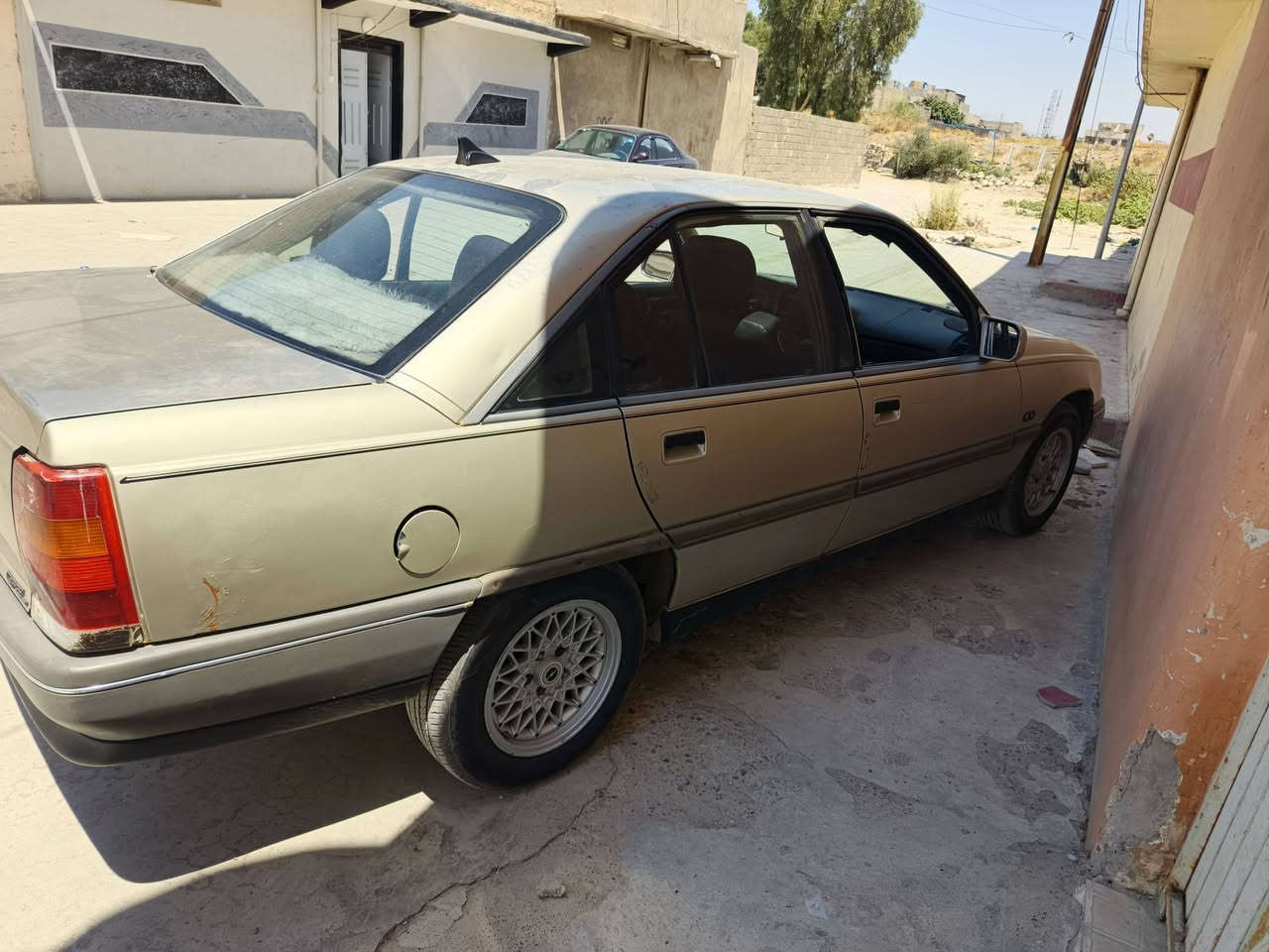 اوبل اوميگا موديل 87 گير توماتيك منظومة غاز حجم 20 داير واحد صبغ اصلي تبريد بس مايشتغل گير ومحرك شرط كابون بانزين بيها العنوان موصل حي الكرامه السعر 40 وبيها مجال/***********/***********
