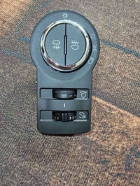 خمس قطع • قطع غيار • قطع سيارات