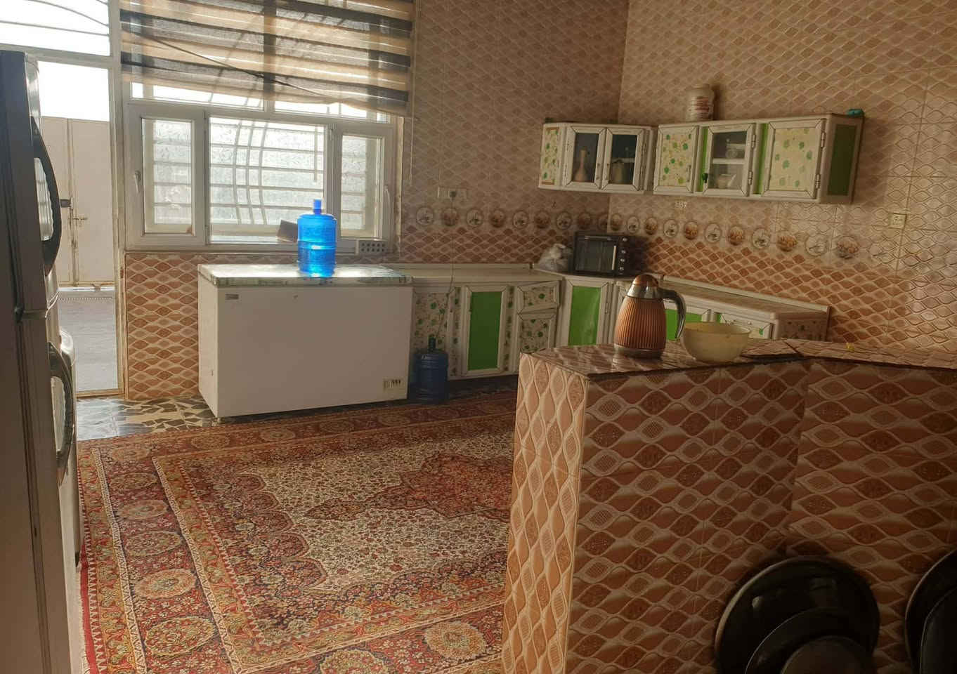 بيت بحي الفارس 200م ثاني بيت عن الركن مقابل حديقة بداية حي الفارس   موقع جيد جدا طابق واحد والطابق الثاني غرفتين الاماميات مهيكلات فقط والطابق الارضي غرفتين وصالةو استقبال اكبار مطبخ جبير حار بارد سعرة 255 مليون وقابل لتفاوض
لتواصل خاص او أتصل 
*********** 📲☎️
