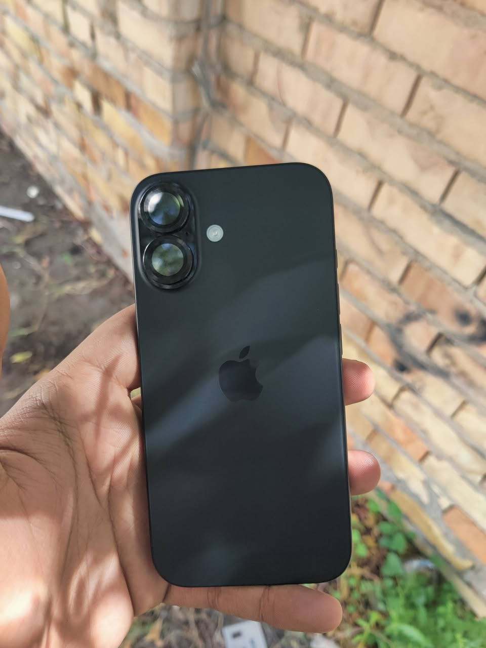 سلام عليكم
ايفون 16 عادي جديد قبل شهرين اخذنا بالكارتون  لون اسود ذاكرة 128 جهاز جديد كلش نضيف غراضة كاملة السعر 975 وبي مجال *********** واتساب
