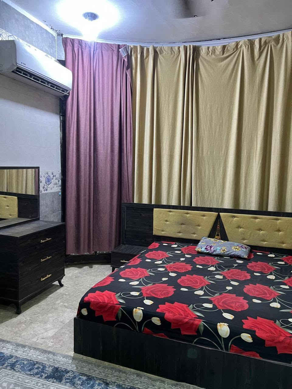 السلام عليكم غرفه للبيع خمس قطع نظيفه  السعر ٣٢٥
للاستفسار اتصل على الرقم *********** كربلاء, العراق
