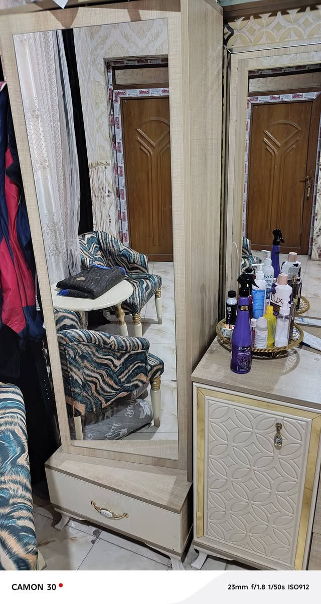 سلام عليكم ورحمة اللة وبركاته
غرفة نوم مستعملة نضيفة السعر500وبیها مجال بسيط***********
