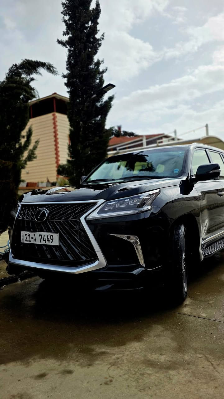 السلام عليكم
للبيع
          Lexus LX 570 Supersport 2017                  
لون اسود ملكي ممشى قليل ١٢٣ الف كم حقيقي، بريمي 
معروفة مواصفات الليكزس 
فول مواصفات داخل جلد اصفر بالجيس 
كشنات كهرباء تدفئة و تبريد امامي و خلفي و ميموري
جكات هوائية
داتاشو 
رادار امامي و جانبي
مري اوتو ديم
كامرات ٣٦٠ وكالة
بصمة ٤ ابواب 
صندوك كهرباء 
لايتات دايناميك 
سقف كنتارا
نظام زحف و انظمة قيادة
و هواااية بعد مواصفات

مكينة ٨ سلندر ٥.٧ غني عن التعريف

سيرفس كامل دهون و فلاتر قبل كم شهر
تخم تاير دنلوب اصلي ياباني جديد 

السيارة كلش جديدة، و باقية بحالة الوكالة، بصمتين موجودة و حتى كاعيات الشركة و فرشة الدشبول موجودة، و حتى الهوك مالتها موجود، و هاي من النوادر على موديلها 
جان عليها ppf من ال ٢٠١٧ و قبل سنة شلته قبل لا يخلص الضمان مالته 
بيها فقط دائرة صغيرة بخ بالدعامية الامامية جهة اليسرى و باقي السيارة مكفولة من الشخوط و الصبغ و البارد و سونار موجود

السيارة مرآية ماشاءالله 🧿
مكانها سليمانية و رقمها سليمانية مميز
تحويل ثاني يوم 
سنوية و فحص و هزة جديد و رقمها مميز ٤ ارقام سليمانية حرف A
للمزيد من التفاصيل نورني بالخاص او اتواصل واتساب
0771 178 4000
