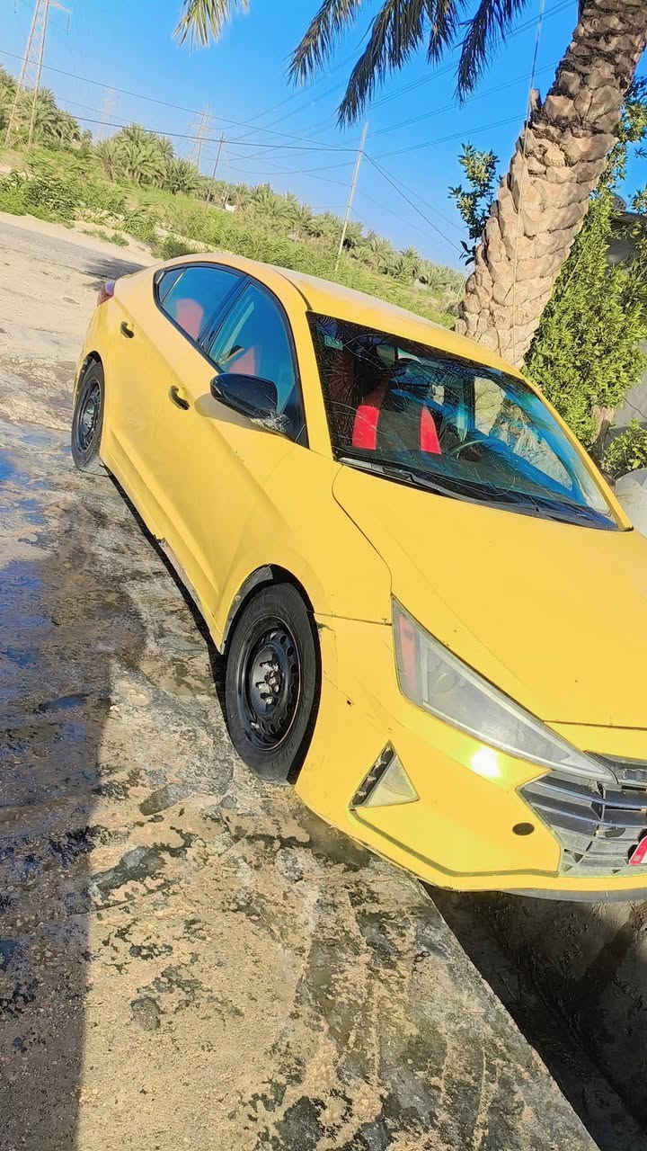النترا 2019 حادث بس جاملغ الأيسر تبريد منضومه جديده مكينه مكفوله السعر115 وبيه مجال قليل  مكان السيارة كربلاء ***********
