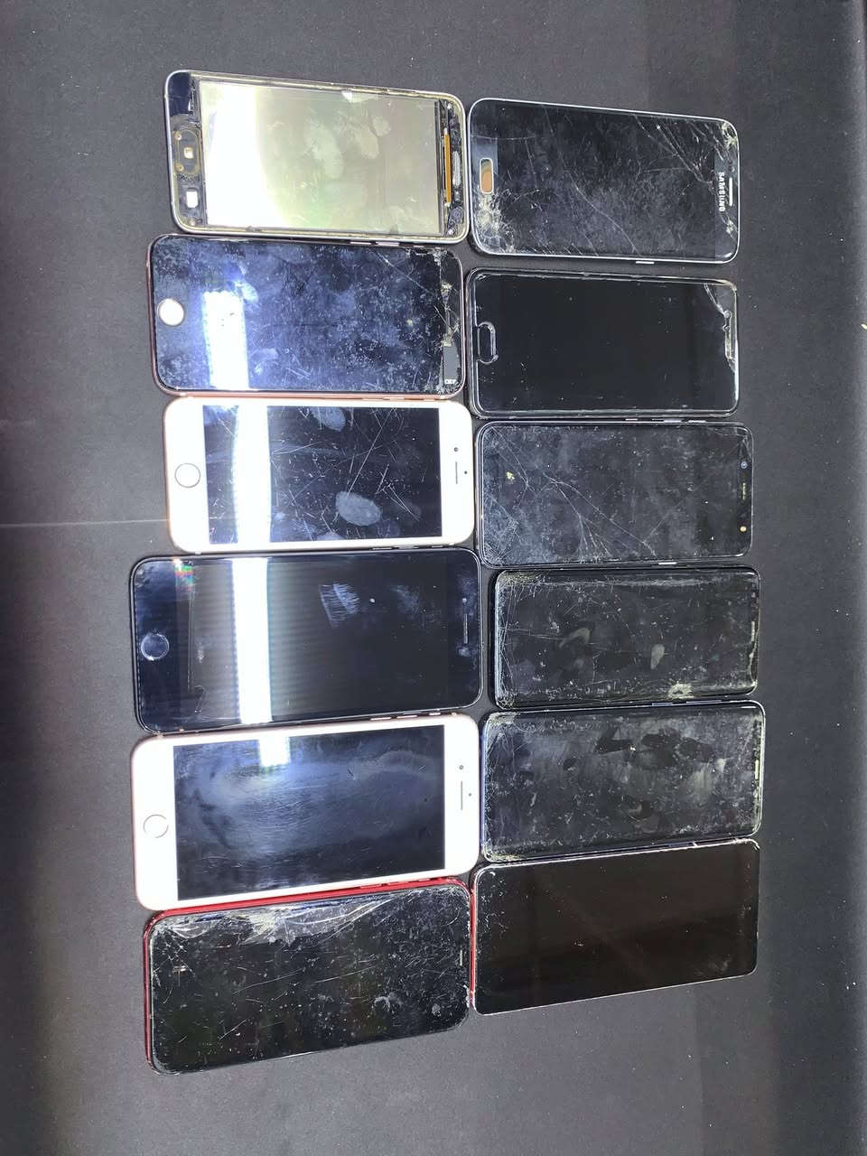 بەیەکەوە ئەیانفرۆشم 
S21+شاشەکەی خەتێکی سەوزی تیایا گڵاسی گۆڕاوە و جیمێڵی لەسەرە 
11 دوکامێراکە پشت و پێشی شکاوە 
8p پشتی شکاوە 64گ. پاتری81 بەس ئیشناکا نازانم بۆ 
7pپاتری و شاشەی ئەوێ
6 کانیش یەکیان مەزبوتە یەکیان شاشەی ئەوێ
Samsunکانیش هەمووی ئیش ئەکەن بەس پشت و شاشەیان ئەوێ 
بە کورتی هەمووی ئیش ئەکات بەس یەکیو کێشەیەکی هەیە من بە مشتێ خۆڵ ئەیفرۆشم   
 سعرێ بڵێ دڵم گرتی پیرۆزت بێ. مشتەری نیت لە خۆتەوە سعر مەڵێ 
لە سلێمانیم


**إذا كنت صاحب هذا الإعلان وتريد حذفه لأي سبب، رجاءا أرسل رسالة إلى الدعم الفني**