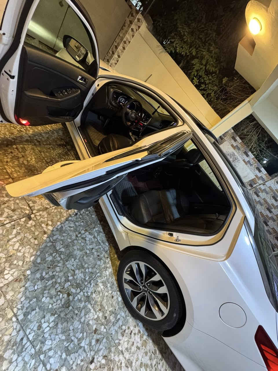 السلام عليكم ورحمة الله وبركاته 
اللهم صل على محمد وال محمد 
كيا أوبتما خليجي(VIP)للبيع 
🔶موديل2015
🔶ماشية(150) الف حقيقي قابل للزيادة 
🔶بصمة قفل وفتح وتشغيل
🔶كشن جلد تحكم كهرباء
🔶كشن السائق +الراكب تدفئة وتبريد 
🔶كشن السائق خزن وضعيات القيادة 
🔶تبريد بيانو قطعتين 
🔶فول تحكم ستيرن 
🔶سقف بنروما 
🔶نظام تقليل صرف الوقود(eco)
🔶نظام صوتي انفنتي 8 سماعات
🔶لايت زنون عالي ناصي +عدسة متحركة 
🔶انارة جانبية مع فرة الاستيرن 
🔶انارة ترحيب
🔶زراك لايت 
🔶محرك 2400 دوش مكفول
🔶كير 6 نمر مكفول
🔶تبريد ثلج
🔶تخم تاير 
🔶صدر 70‎%‎
🔶باتري+ قاعدة فيت بم جديدة  
🔶رقم بغداد  بأسمي مشروع وطني  
🔴السيارة مكفولة كفالة عامة على وضع الشركة عدى شبر بارد فقط 
🔴السعر 167 وبيهة مجال للطيبين 
🔴بغداد البياع /***********
