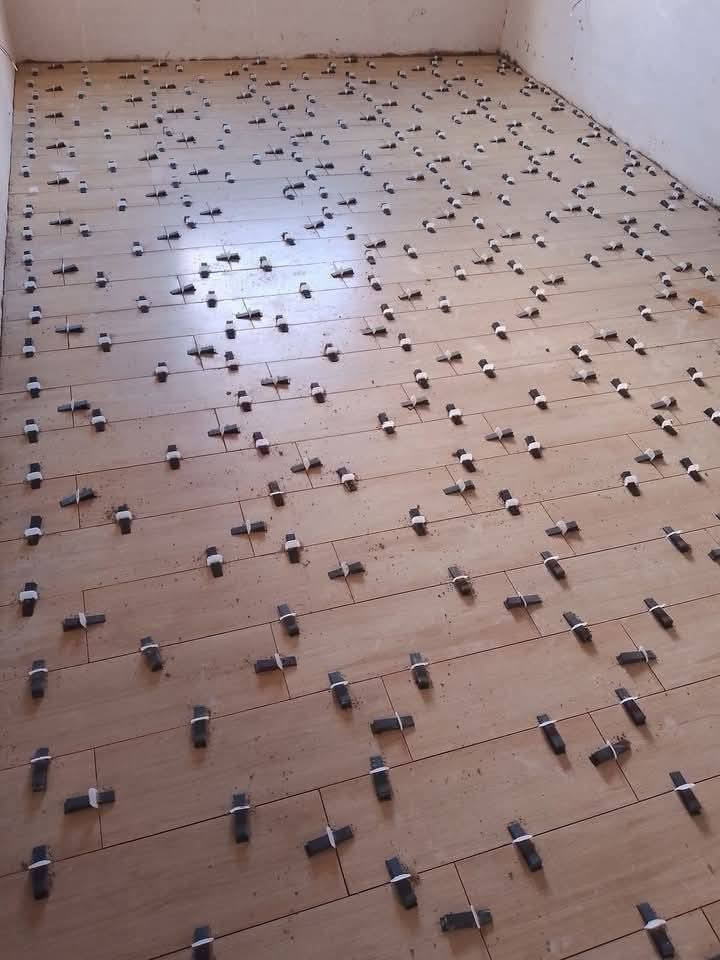 خلفه سيراميك وبورسلين جدار وارضيه ومرمر وكاشي ودروج وألواح مدينة الصدر واسعار مناسبه  متفرغ حاليا ***********
