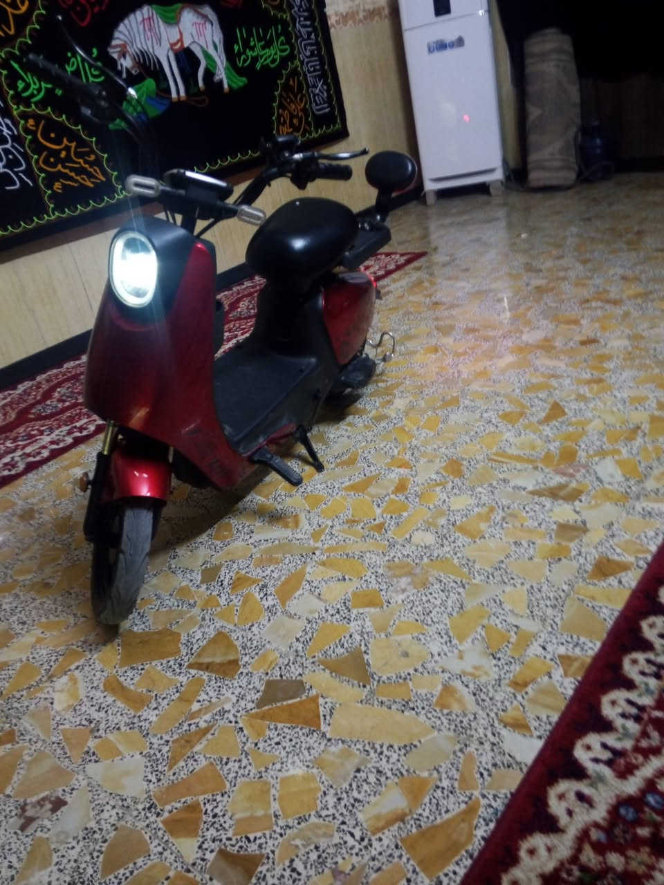 السلام عليكم دراجة شحن للبيع حجم 14 شركة MTR مكتوب على كفرات دراجه والملف MTR 
الدراجه 4 بطاريات كبار ملفها 350 واط نحاس حقيقي الدراجه 48V و 3A تمشيك بل شحنه الوحده من 25 إلى 30 كيلو متر شحنها يطول يوم ونص يومين سعر الدراجه 280 وبيها مجال حك الجيه مكاني بغداد مدينة الصدر رقم ***********
