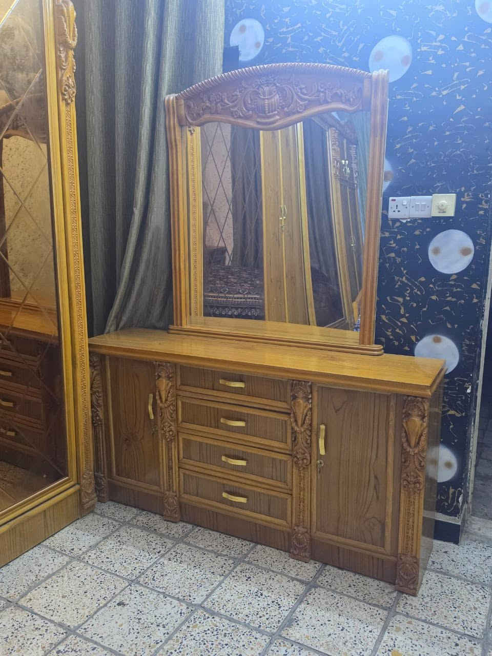 غرفته نوم البيع ما مستعمله ابد بعدهي جديده تفصل تزكم الله شاهد
مكان مدينه الصدر 
السعر مليونين و نص و بيه مجال 
رقم ***********
