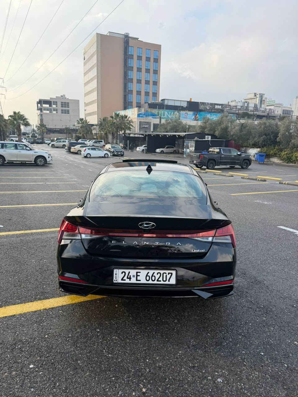 سلام وعليكم 
النترا موديل 2023 
ماشيه 30 الف  فول مواصفات كشنات جلد وهيتر وكهرب شاشه متصل ديجتال كامره وحساسات رادار امامي تحكم ذاتي تحديد مسار رادار جانبي دخول ذكي تشغيل عن بعد فول تحكمات وبعد مواصفات المعروفه سيارة بدون ايرباك وبدون صبغ السيارة فقط تعديل بارد جو العلامه الي بل صندوك جدا قليل سيارة باسمي تحويل وكاله حاضر"سعر السيارة (167) وبيها مجال 
*********** أربيل, العراق
