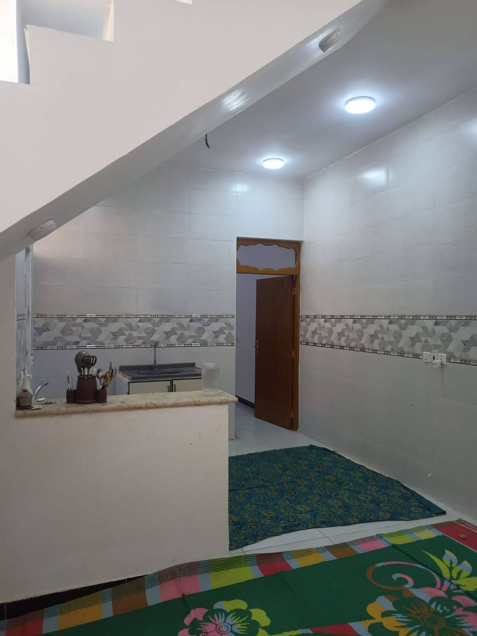السلام عليكم بيت 50 متر حي الوفاء قرب البانزين خانه مجاور اسواق ابو مهدي عشره متر عن الشارع 
بناء درجه اولى طابوق  نهروان صب كوكنريت اساس وسقف 
الدرج صب ارضيه بورسلين سيراميك 
السعر 83 وبي مجال واتساب *********** 
@إشارة
