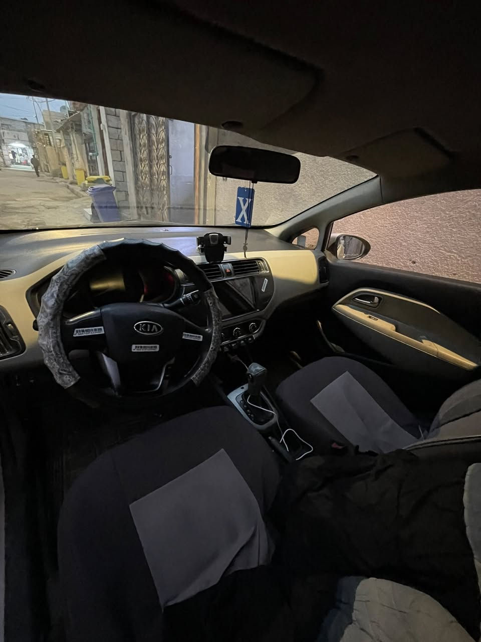 كيا ريو مديل 2012 كفاله من ضربه قويه بيها رشات صبغ مكينه حلوه لا تنقيص ولا تبخير راعيها يريد تحويل مكاني البصرة المعقل الابله شارع البلم سعرها ٨٧وبيها مجال للشراي وهاذ رقمي بي واتساب ***********
