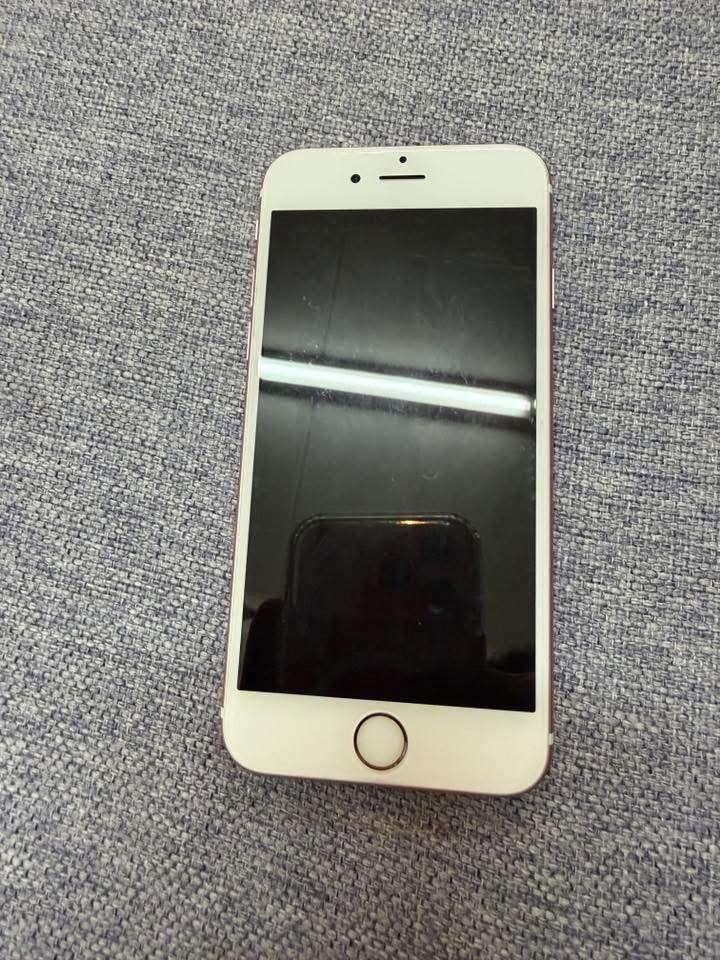 السلام عليكم  ايفون 6s لون روز كولد قطعه نضيفه ممفتوح زلغ مابي ذاكره 32  ايشغل سيم كارت ول بصمه شغاله ممفتوح  الجهاز جديد سعره قفل 70 ألف مكاني بغداد ***********
