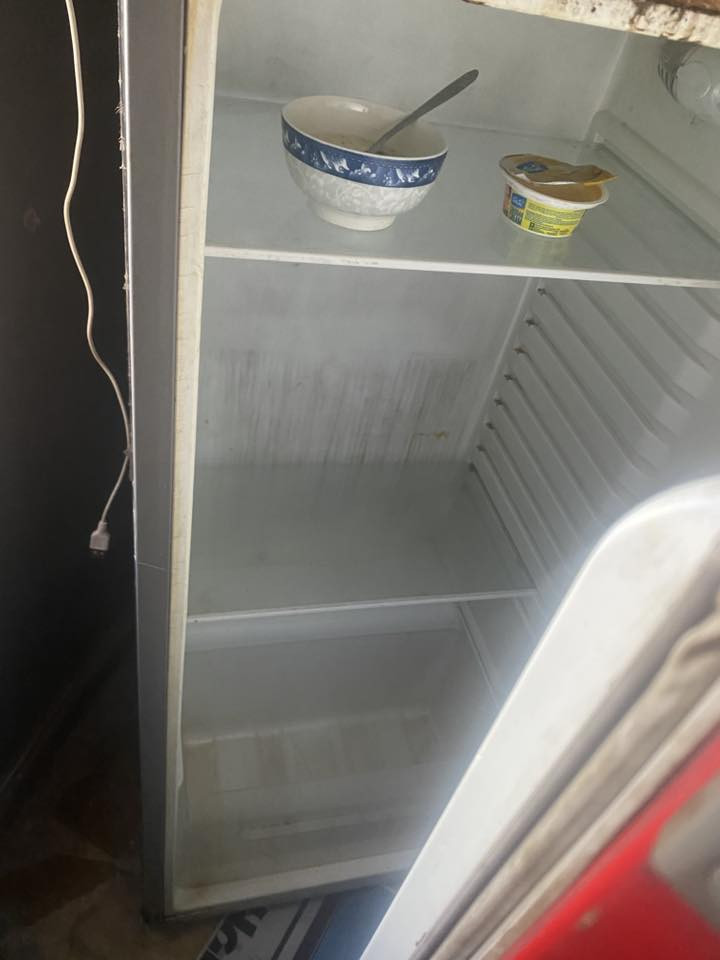 للبيع ثلاجه شغاله جديد وثلج نقصها بٰسہ جرارات ثنين يمكن ومبرده نقصها بٰسہ ماطور وكومدي   ثلاجه 60. ومبرده ب10 وكومدي 5 مكاني بياع شهداء رقمي *********** كرار
