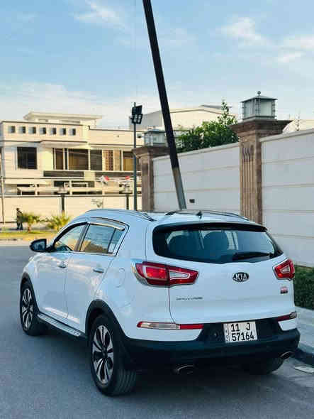 سبورتج خليجي كفاااله السعر 137 موديل 2012 السياره جديده التصال ☎️ ***********
*المواصفات فول عله فئه 
*بني رامه 
*بصمت تشغيل 
*كشنات جلد 
*مري شفط 
*تبريد قطعتين 
*كامره خلفيه دواره 
*حساسات ماميه خلفيه 
*فوال تحكمات ستيرن 
*الد مامي خلفي 
*كشنات تفئه+ كهربائيه 
*مقاعد خلفيه تفئه 
*ستيرن تفئه 
السياره فوالل وبعد بيه هواي مواصفات                     👇
مكان السياره بغداد التصال *********** السعر 137 وبيه مجال.
