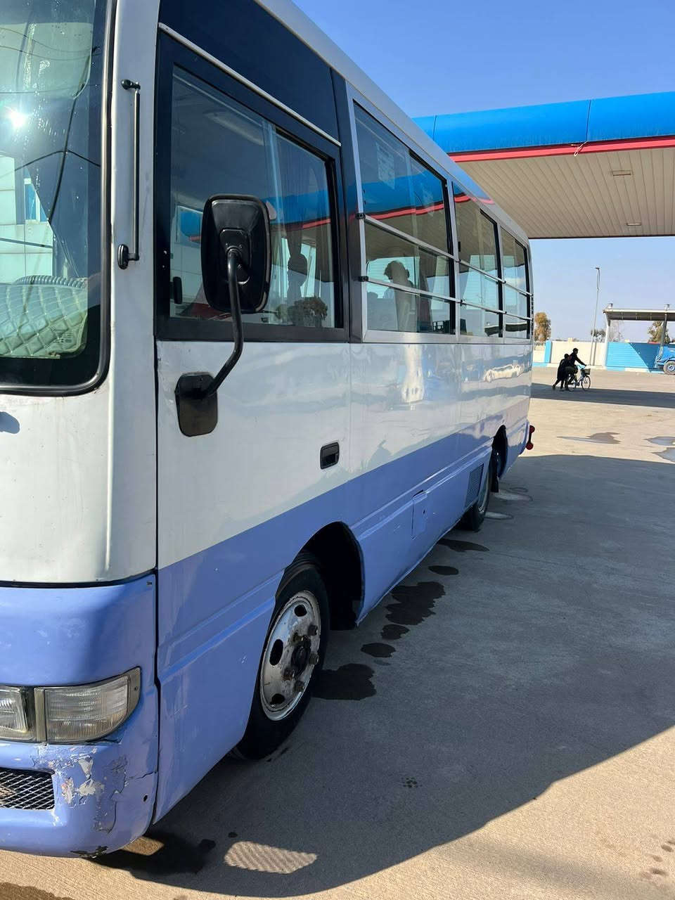 السلام عليكم كوستر نيسان للبيع موديل 2002 رقم نجف
الماني مكينه وكير جدد بنزين بيه حجل الازرق صبغ رش 
حداديه جديده كهربائيه كله شغاله باب عل الريمون 
السعر ب105 وبيه مجال بسيط او اذا مراوس بستاركس 
عادي مكاني حله ما متواجد عل الفيس اتصل وبالخدمه 
‏‪***********‬‏
