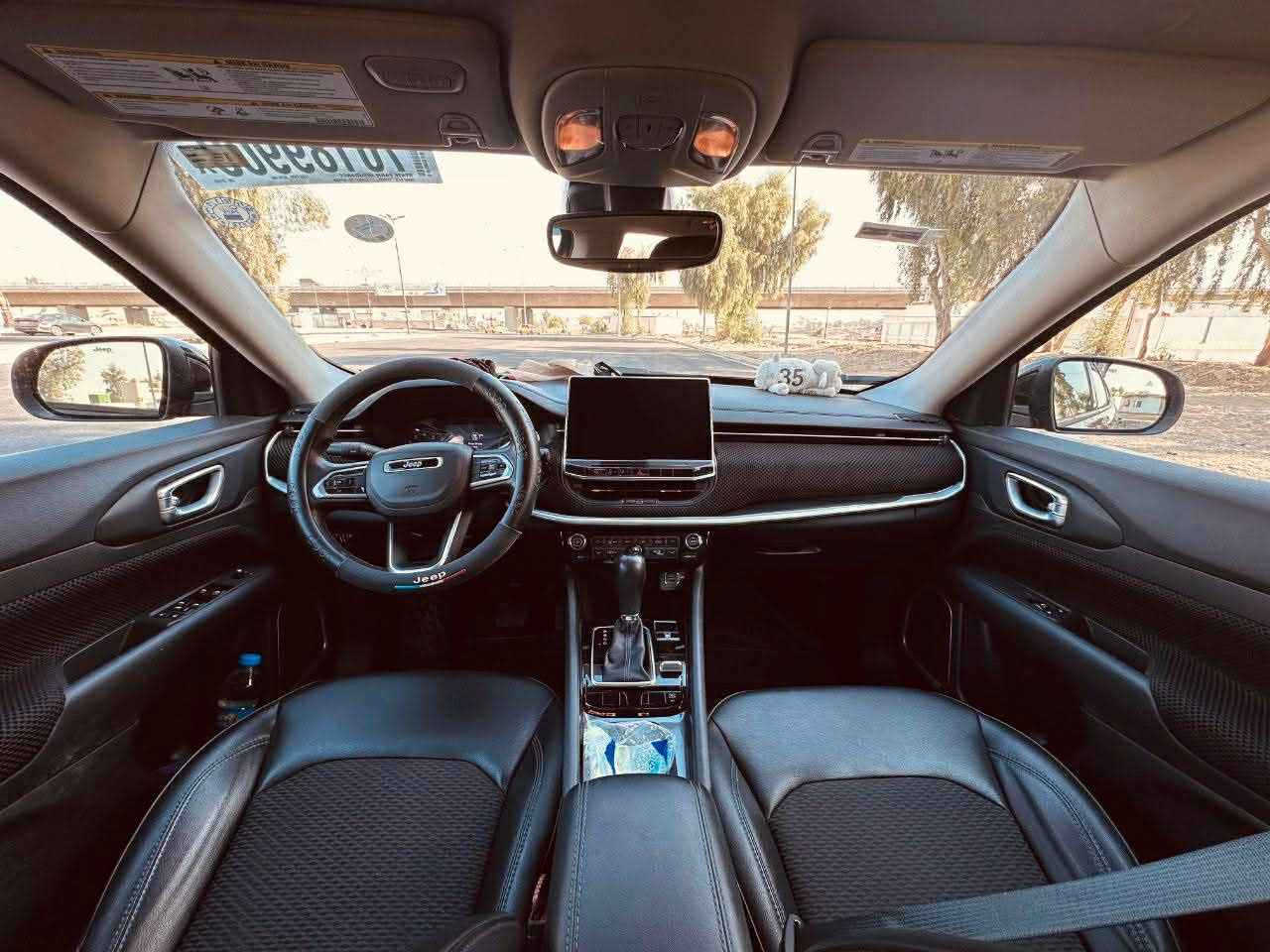 للبيع: جيب كومباس 2022 (Latitude) 

إذا كنت تبحث عن الفخامة، القوة، والاقتصادية في وقت واحد، فهذه السيارة هي خيارك الأمثل!

⚙️ المواصفات الميكانيكية:

الموديل: 2022.

المحرك: 2.4 لتر، 4 سلندر (نشاط عالي واستهلاك وقود ممتاز).

نظام الدفع: AWD (دفع رباعي مستمر) لتوازن وثبات مثالي على كافة الطرق.

المسافة المقطوعة: 25,000 ميل فقط 

✨ المميزات والإضافات (Full Options):

المظهر: لون رمادي مميز (الرمادي الملكي) مع مقاعد جلد فاخرة.

التكنولوجيا: شاشة عرض حديثة، نظام مراقبة النقطة العمياء، رادار، وكاميرا خلفية.

الراحة: بصمة تشغيل، تدفئة مقاعد، تحكم تلقائي بدرحة الحرارة، ومثبت سرعة.

الإضاءة: مصابيح زينون أمامية مع LED وكشافات ضباب لرؤية واضحة جداً.

الأمان: مزودة بـ 6 وسائد هوائية (Airbags) وحساسات وقوف.

📋 حالة السيارة:

المواصفات: وارد أمريكي.

الضرر: قطعة واحدة فقط وصبغ (تجميلي).

اللوحة: أربيل - خصوصي.

الموقع: الموصل.

للمزيد من التفاصيل التواصل على الخاص موصل, نينوى


**إذا كنت صاحب هذا الإعلان وتريد حذفه لأي سبب، رجاءا أرسل رسالة إلى الدعم الفني**