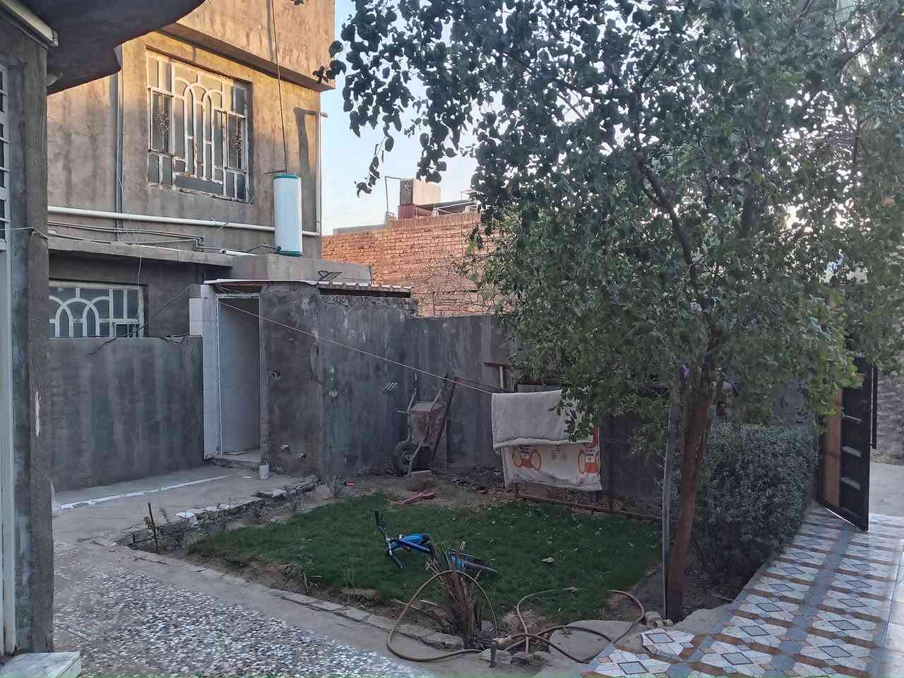 السلام عليكم
دار للبيع مساحته ٢٠٠ متر يحتوي على غرفتين نوم استقبال هول ومطبخ عنوانه شارع الكبان كراغول يبعد عن الشارع العالم ٥٠ متر قرب سجادةالسلامي للدجاج للإستفسار الاتصال على رقم الهاتف ***********
