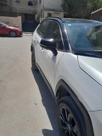 عندي راف 4 موديل 2023 امريكي هايبرد ياباني  تو كلر حادثها جاملغ وربع ا...