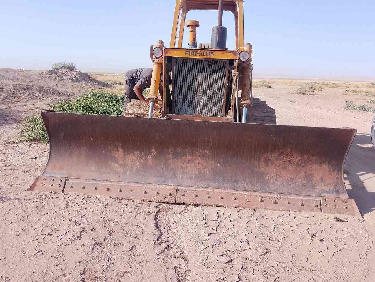 بلدوزر لبيع فيات لص 14 رقم ***********شغال
