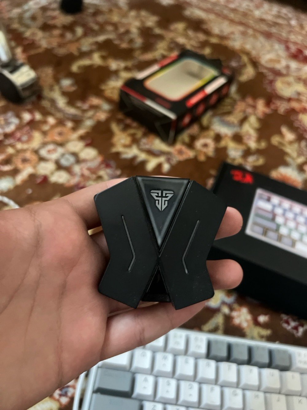 السلام عليكم بيع ماوس وكيبورد ماوس R8 اضاءه ليد متغيره كيبورد ريد دراكون فز اضاءه ليد متغيره وياه ملحقاته وقطعه تربط الماوس ول كيبورد عله البلي يجي بيه منفذين تايب سي و 3 منافذ يو اس بي سعرهن كلهن ب75 وبي مجال 
رقم الهاتف (***********)
العنوان بغداد حي القاهره
