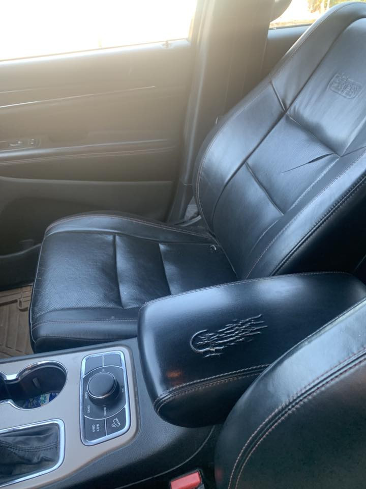 السلام عليكم 
جيب كراند شيروكي سبعينية موديل 17 للبيع فول عدا الجكات صور الحادث مرفقة والتفاصيل موجودات 
للاستفسار ***********
سعرها 183 وبيها مجال بسيط مكانها النجف رقمها ذي قار
