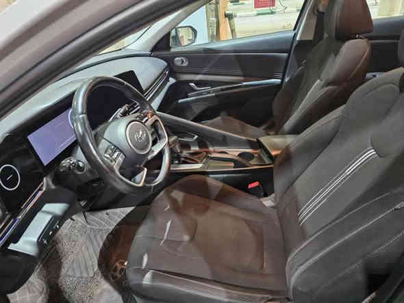 ***********
النترا ٢٠٢٣ امريكي 
حادث شبر بارد طرف قبق الجنطه فقط والباقي كفاله ضربه وصبغ وتبديل وفتح 
ماشيه ٤٠ فقط فول للأخير 
فتحه بصمه 
محرك ٢٠٠٠ دوش 
كير At المرغوب 
السعر ١٥٥ 
معوقين باقي سنتين وصير حره 
سياره كفاله من الطخات والشخوط والصبغ والتبديل حادثها شبر بارد طرف قبق الجنطه فقط 
بس الي يدور جديد يتصل 
مكان السياره الشطره
صوره الحادث مرفقه بالمنشور الشطره
