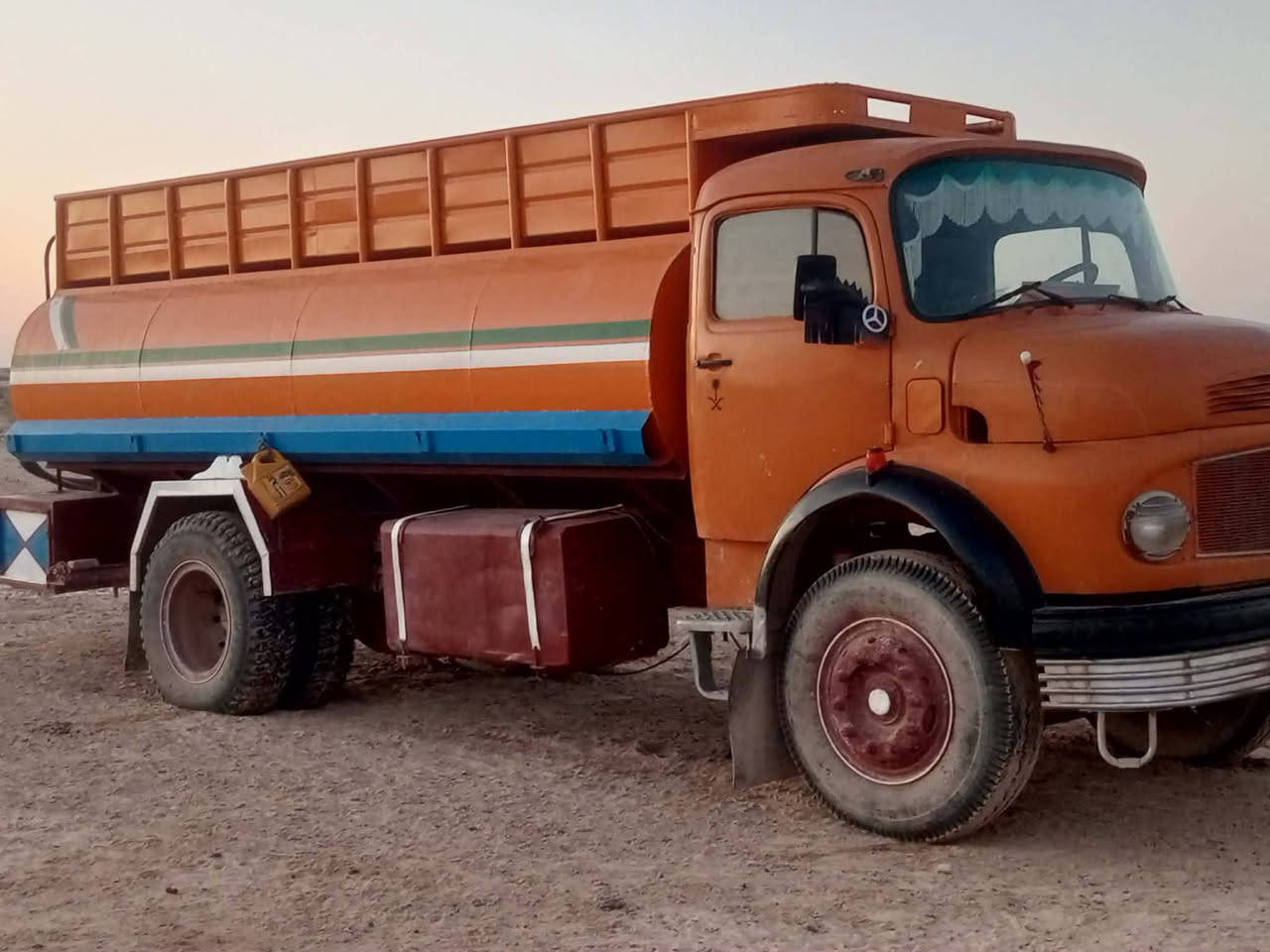 ابوردين للبيع موديل 82 رقم نجف سياره مكفوله كفاله عامه وبسم صاحبه ومداور ثاني يوم وسياره مطوله من ترجيه لورا ولقماره مصبوغه صبغ عام وسعر 30 وبيه مجال ومكانه شرقي شنافيه مكلف بنشر ***********
