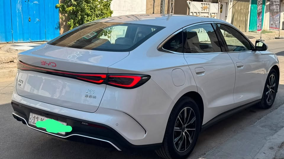 السلام عليكم
BYD SEAL 6
سيل ٦ 
موديل 2025 
رقم بغداد
مواصفات  ٤ كامرات محيطيه شاشة قلاب داخل ابيض جلد وباقي المواصفات المعروفة 
ماشية ١١ الف
مكان السياره بغداد 
السعر اتصل وتدلل ***********
