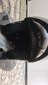 خوذه من ماركة {DFG} مقاومه للصدمات بمعيار عالي فچ قلاب بيهة فتحات تهوي...