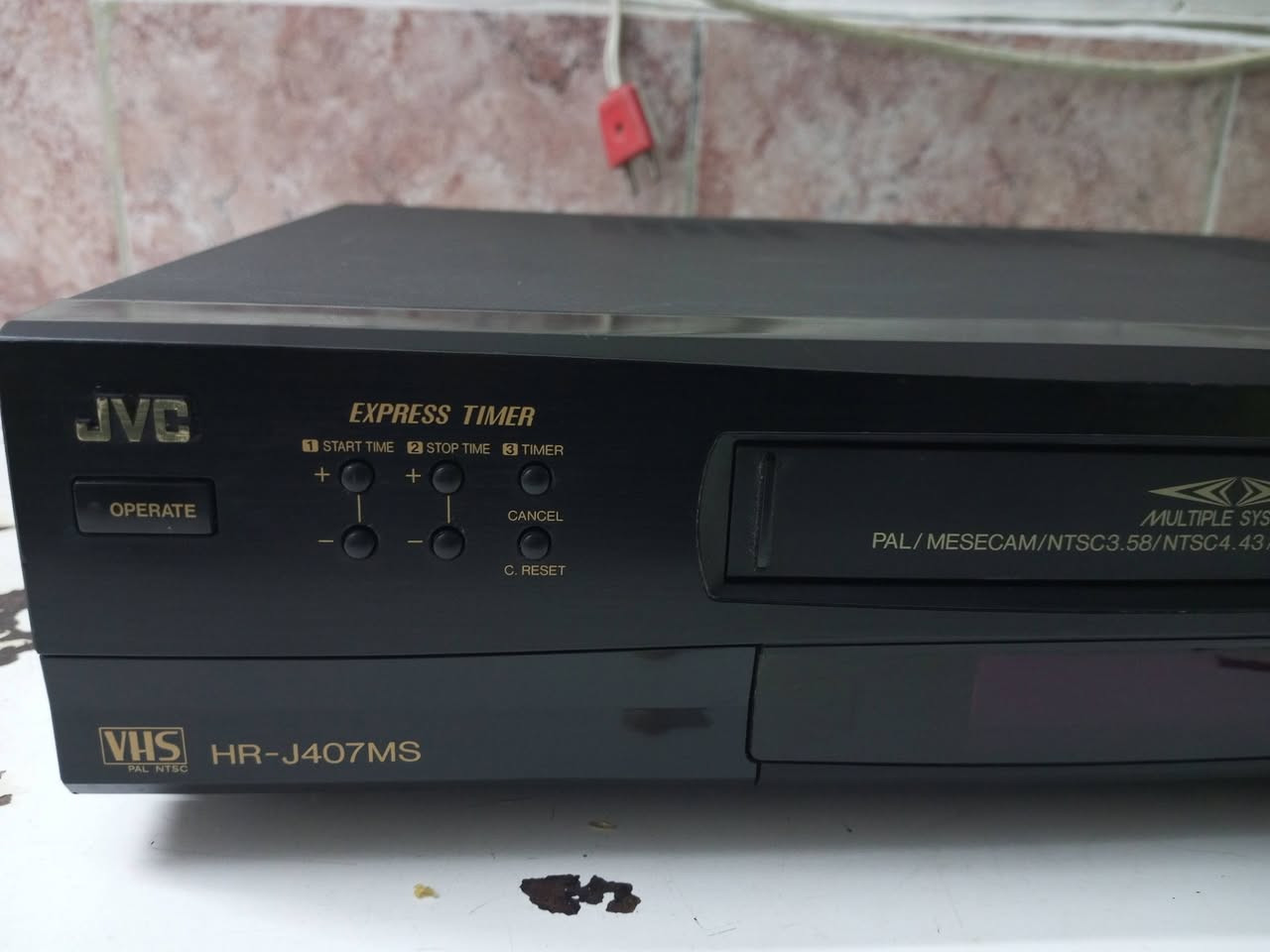 جهاز فيديو كاسيت ماركة جي  في سي //ياباني اصلي  وليس امتياز.........نوع ثقيل جهاز. بلادي بدون  اي تصليح . اطلاقنا مع الضمان...
استيراد الكويت .
4 هيد صورته جدا ممتازة .
تصفية اوتوماتيكية للصورة .
يشتغل علئ جميع الانظمة .مولتي سيستم  
عرض و تسجيل .
 ملحقات الجهاز ريموت الاصلي وكيبل كهرباء وفيش عرض 
للشاشه أو التلفزيون.... يوجد مقطع فديو لعمل الجهاز بالكامل على الخاص... بعد الحجز والاتفاق....باقي التفاصيل مراسلة الصفحه..الجهاز متوفر بالعراق....


**إذا كنت صاحب هذا الإعلان وتريد حذفه لأي سبب، رجاءا أرسل رسالة إلى الدعم الفني**