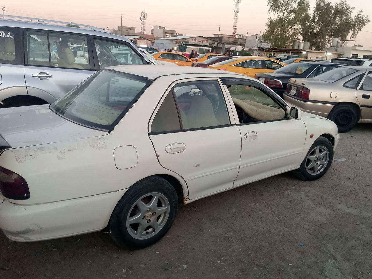بروتون للبيع: موديل 2004 رقم بغداد 
السعر 35  وبيها مجال شي قليل

للاتصال على الرقم***********
