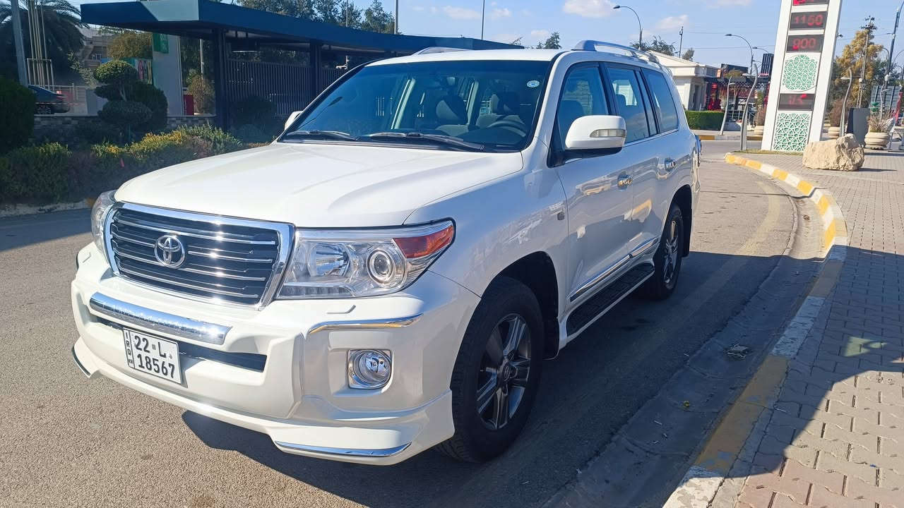 للبيع لاندكروزر  جكساره موديل 2011 ستينيه مواصفات GX  مكينه 6V  ممفتوح ماشيه 210 ألف بسمي السياره بدون فتحه مواصفات قطري بصمه. ثلاجه . مرايا شفط دواخل رصاصي محدث الدعاميات فقط مكفوله السياره بدون حادث وصبغ وتبديل فقط مكانين تعديل بارد بين الباب والجاملغ أمامي والباقي مكفوله السعر 285 بيها مجال *********** مكاني كركوك
