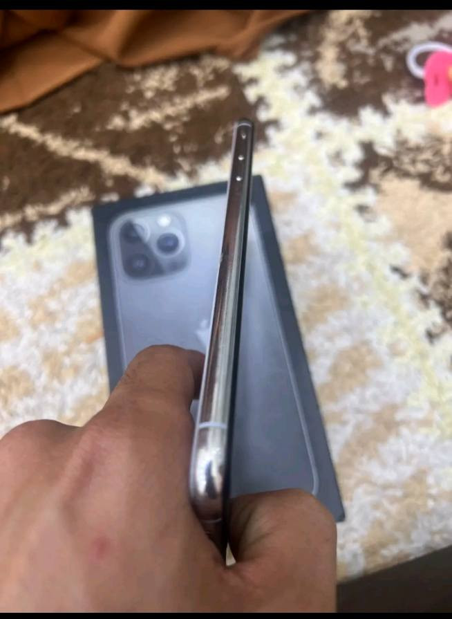 ايفون اكس ماكس ذاكره 512 بطاريه 100 مستبدله جهاز نضيف بي طبع بل شاشه وشرحه ما تشتغل بدون ملحقات جهاز سعره 125 الف وبي مجال بسيط عنواني البصره حيانيه 
*********** واتساب
