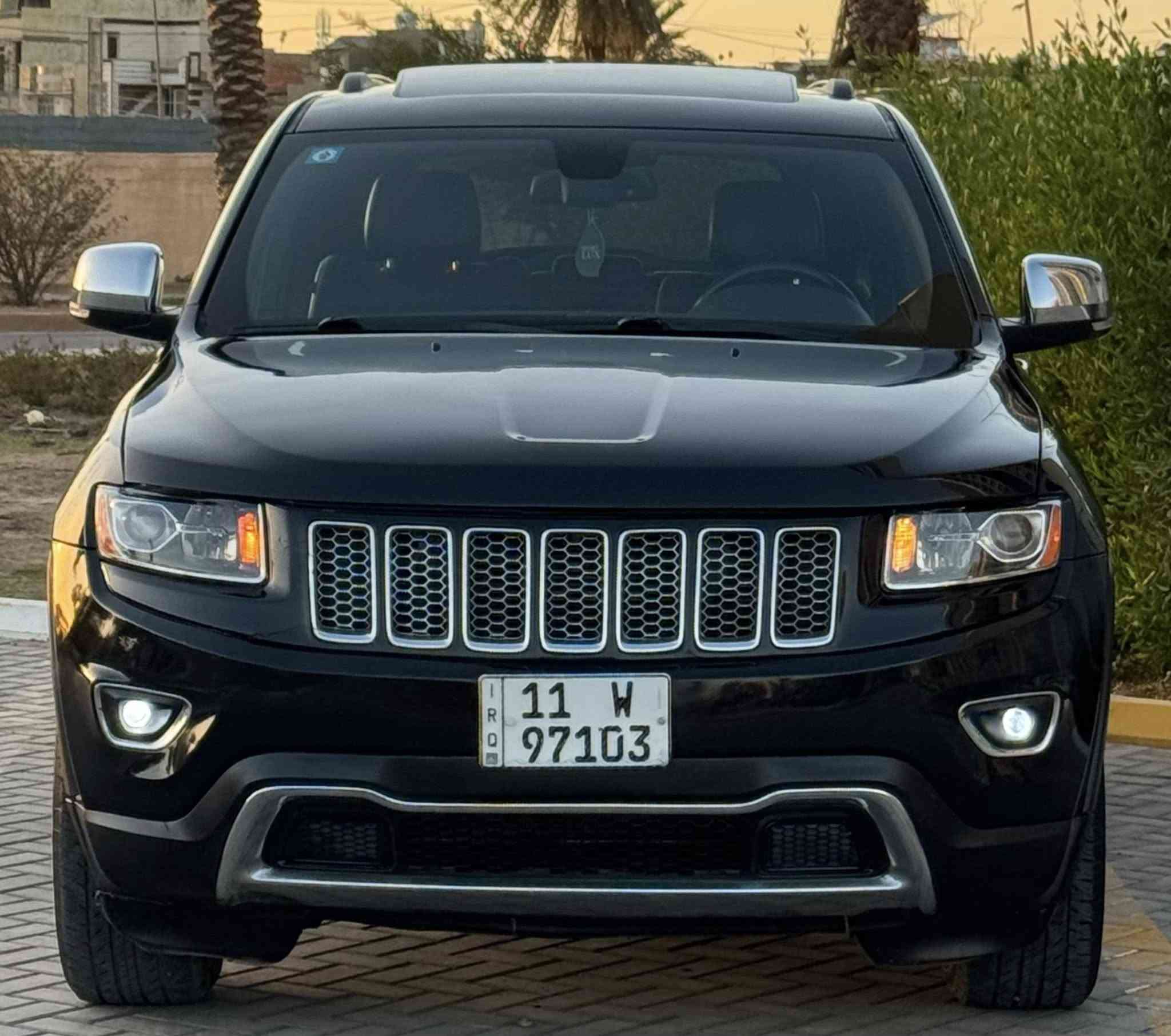 Jeep limited 2014
جيب لمتدد 2014 ماشية 84 الف حادثه موضح بالصور اربع قطع صبغ مواصفات : 
-محرك 3600 
-بصمة تشغيل مع بصمة ابواب
-سلايد روف
-تشغيل عن بعد 
-كراسي جلد
-كراسي كهرباء
-كراسي امامي تدفئة تبريد الخلفي تدفئة
-كرسي خزن ميموري
-جنطة كهرباء
-شفتات ستيرن تبترونك
-شاشة كبيرة مع كامرة خلفية
-حساسات حلفية
-مري كهرباء مع اشاير بالمري
-تحكمات ستيرن
-منظومة زينون عالي ناصي
سيارة جديدة بالواقع احلى من صور جاهزة بدون اي نواقص 
مكاني بغداد سعر 178 ورقه وبيها شي بسيط
***********
***********
