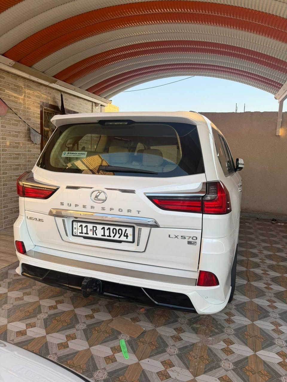 السلام عليكم  
لكزز LX570 
فول موصفات مديل 2017 كفاله عامه تفاصيل اكثر انتصل 
***********
