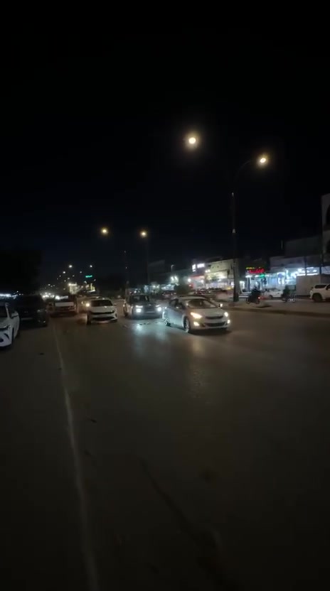 🏢 فرصة استثمارية نادرة في قلب الحلة 🔥

عرضنا اليوم عقار تجاري مميز عبارة عن بناية طابقين بموقع حيوي وتجاري جداً 👌

📍 الموقع:
بين باب الحسين ومقام رد الشمس وقريب من شارع حي الطيارة، بمنطقة تعتبر من أقوى المواقع التجارية بالحلة.

🔹 تفاصيل العقار:
▫️ المساحة: 100 متر
▫️ الواجهة: 10 متر
▫️ النزال: 10 متر
▫️ الطابق الأول يحتوي على 3 محلات تجارية
▫️ الطابق الثاني شقة تكميل

💰 العقار مؤجر حالياً بإيجار سنوي 50 مليون دينار
يعني استثمار جاهز ودخل مضمون من أول يوم.

✨ مميزات العقار:
✔ موقع تجاري ممتاز يناسب مختلف النشاطات
✔ يصلح للاستثمار الفوري
✔ إمكانية إزالة وإعادة بناء عدة طوابق حسب رغبتك
✔ قريب من أهم الشوارع والحركة التجارية

📞 للاستفسار:
*********** (واتساب متوفر)
***********

🏢 مكتب سجاد سامي للاستثمار العقاري
📍 الحلة – حي الحسين – قرب حلويات لبنان
