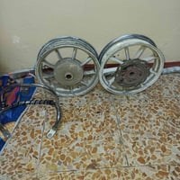 ويانا مال ماكس وسيفايا مال بوليسي الاصليه اللي يريدهم يخليه يدق على ال...