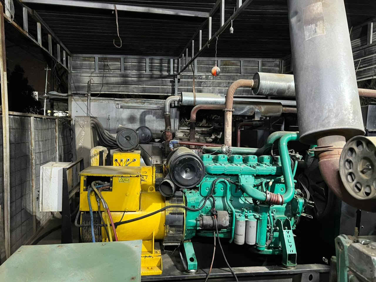 من رخصت الأدمن للبيع موقع في كربلاء البوبيات حي الزهراءالحمل(1700) امبير وقابل لزياده بي4 مكاين جدد حصه الكازينو 250كيفي وبي معامل زياده ***********
