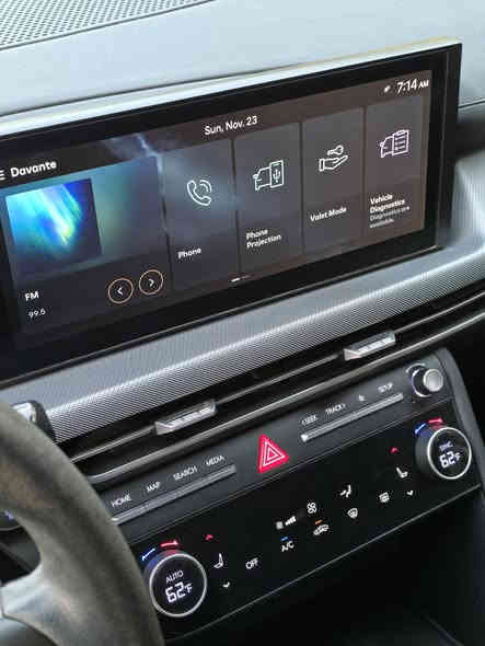 للبيع هيونداي سوناتا موديل 2024 SLE
وارد امريكي بدون لوحات
--------------------------------
 * المواصفات * 🏅🥇
• بصمة دخول ذكي تشغيل عن بعد 
• رادار تحديد مسار مثبت سرعه 
• شاشة متصلة اندرويد أوت - أبل كار بلي 
• شاحن لاسلكي - منافذ شحن 
• تبريد مناخ منفصل تحكمنا لمس 
• كشنات كهرباء - تدفئة كشنات أمامية 
• داريف مود - اتو هولد
• لايت LED أمامية وخلفية 
• كير تعليك 
• تحذير النقطة العمياء 
• باقي المواصفات موضحة بالصور 
--------------------------------
الضرر .
تبدل جاملغ - بنيد
إرباك استيرن فقط 
بدون دواخل
عداد المسافة 13 الف mi
السعر (( 185 )) $$ بي مجال
للاستفسار الاتصال على الارقام التالية 

📱- ***********

📱- ***********
.
