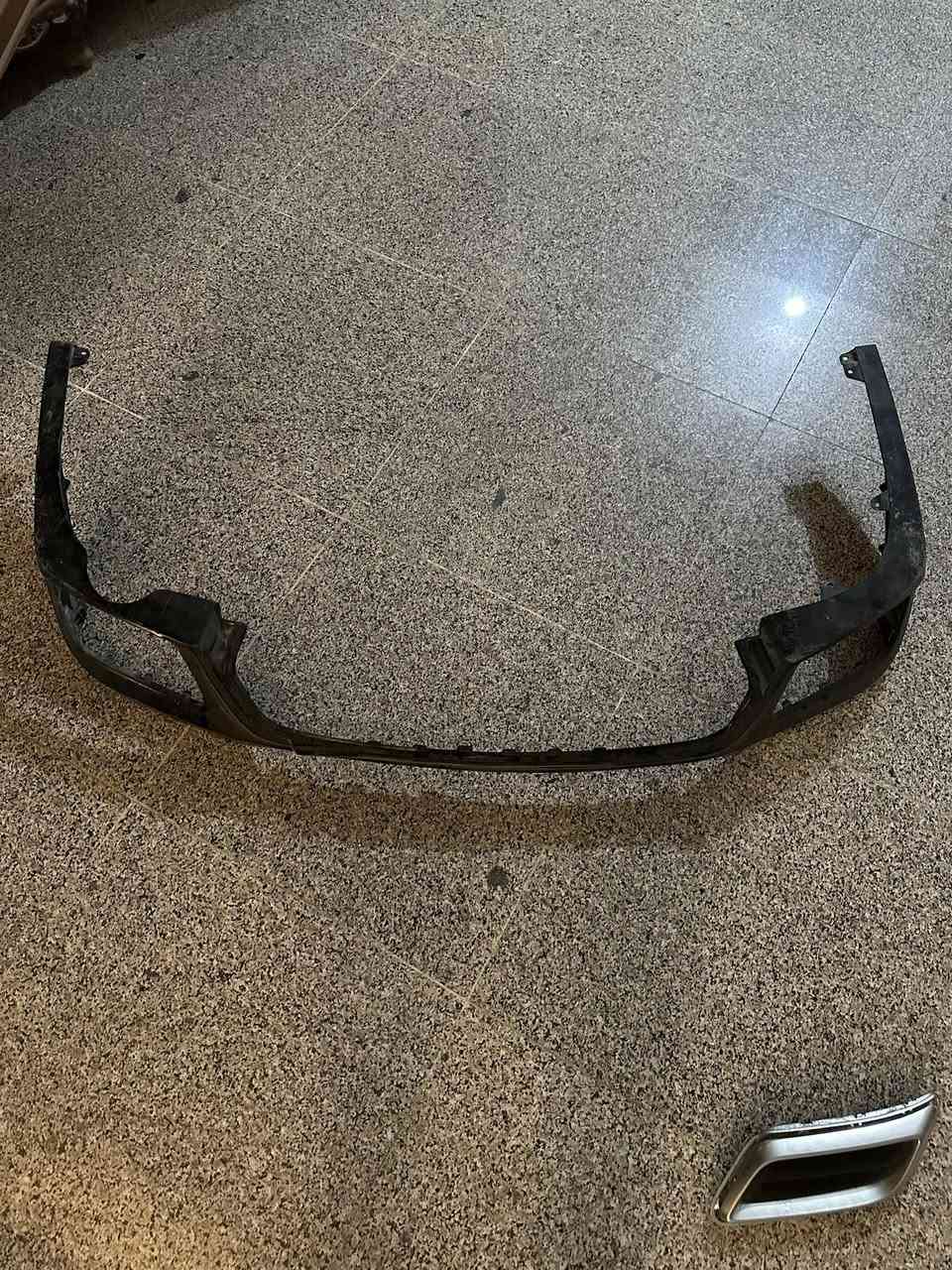 السلام عليكم شباب عندي هاي البطانه خلف السائق للبيع كلهن ***********
