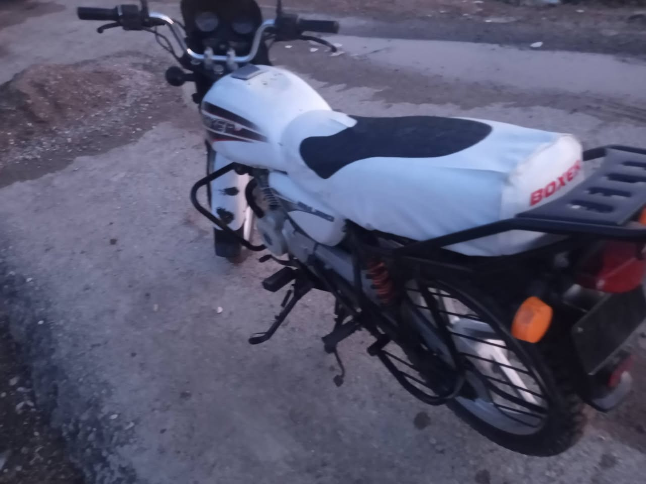 موديل ١٨ اوراق كاملة سعر ٦٠٠ هاتف ***********
