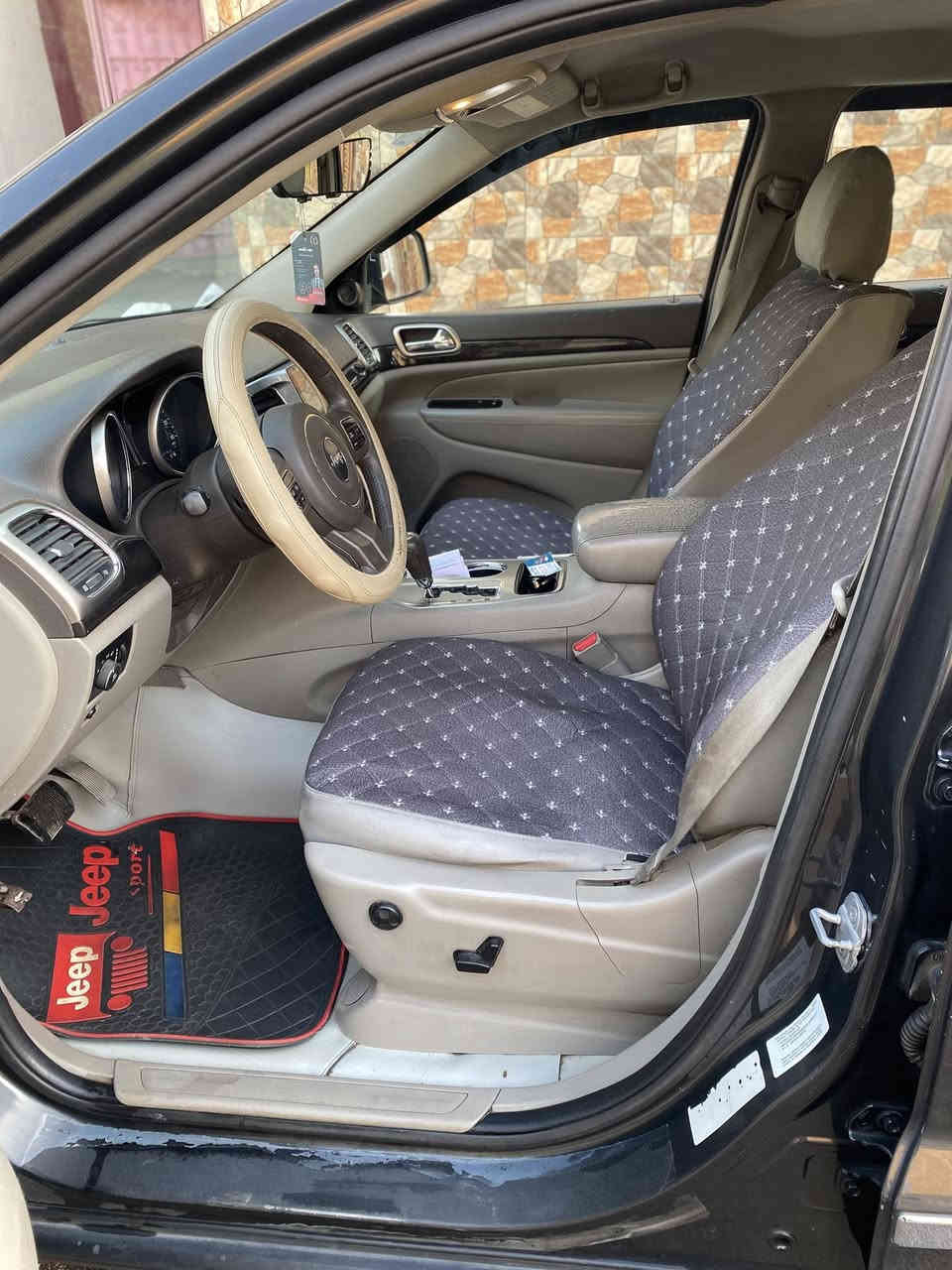 السلام عليكم جيب لاريدو للبيع موديل ٢٠١١ مواصفات بصمه تحكم استيرن شاشة كامرة دوارة قطعتين تبريد كرسي كهرباء سستم صوت بلادي كشنات جلد تو ويل المرغوب وارد امريكي كلين تايتل بالعراق بيها صبغ بنيد وجاملغ بدون حادث فقط صبغ وبارد تخك تاير جديد تبريد تدفئة مكينه وكير وشاصي شرط الكفالة ٦ سلندر مكاني بغداد حي العامل ***********
السعر ١٥٥ وبيها مجال
