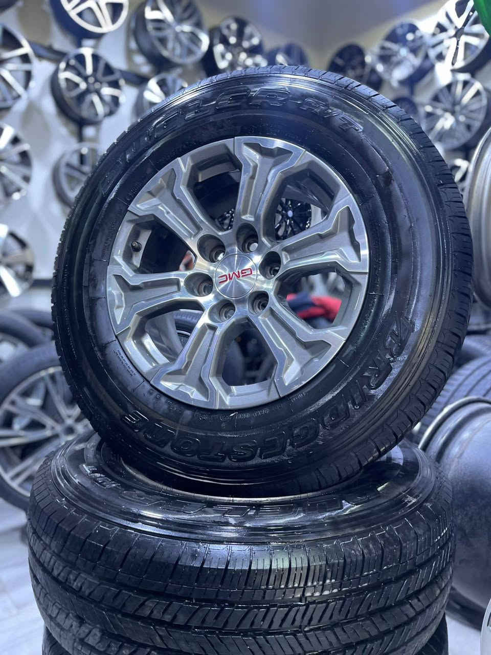 السلام عليكم ويلات اصليه حجم 18 جمسي
تاير برجستون امريكي
متوفر
احمد ورمزي مجمع المشن
***********
