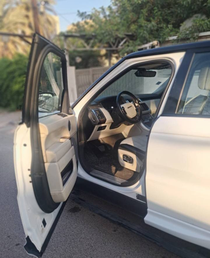 RANG ROVER - SPORT 14
سعر السيارة 21.500$ 

رقم مميز جدا جدا بغداد
سنويه هزة جديدة تحويل مباشر

محرك 8V سوبر جارج 
مفتوح المحرك للصيانة فقط
ماشية 181الف كيلو

مواصفات السيارة فول مواصفات

بانوراما .. بصمة تشغيل .. بصمة ابواب .. دوسات كهرباء .. شاشتين + نظام كاربلي + خرائط عراق .. كشنات هيتر .. كشنات كهرباء .. كشنات خزن .. سترين كهرباء وهيتر .. ثلاجة .. مري شفط وكلاب .. فور ويل .. مودات قياده .. تبريد قطعتين ثلج .. حساسات امامي وخلفي .. دواخل صاج .. اناره محيطيه ليد .. داخل اوف ويات .. سستم سماعات ميرديان .. فول ويل .. جكات تعلي السياره وتنصيها .. مودات قياده .. 

وباقي مواصفات المعروفه 

(( حادث واحد الجاملخ الخلفي نصه صبغ فقط 
وصبغ جزء بسيط جدا على شكل دائرة صغيره بالبنيد ضرر مال حجارة واكعه جانت ))

دهن وفلاتر بانزين كامل مبدل جديد نوزلات وبلكات كامل مبدل جديد السياره مسويلها ادامه عامه

للتواصل : ***********.       ***********
