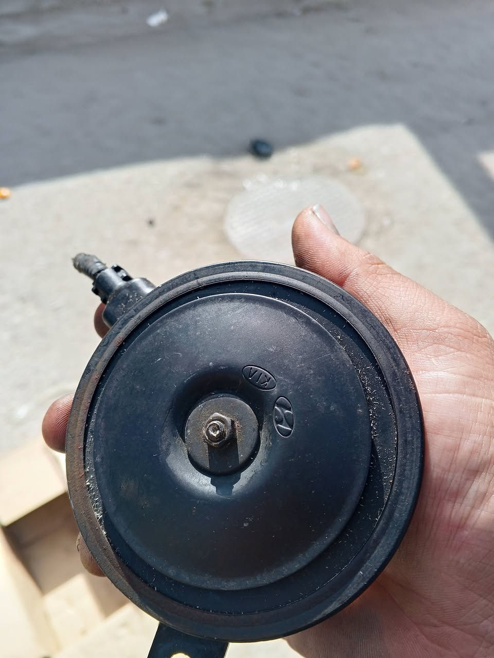 هورن حاويه شرط الشغل 

مع فيش كامله 

جمله ومفرد 
كل انواع سيارات امريكي كوري و يابانية 

وتساب للتواصل ***********
